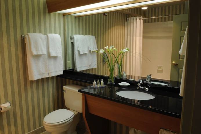 Imagen de la habitación del Hotel Century, Tualatin. Foto 3