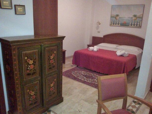 Imagen de la habitación del Hotel Cercone. Foto 25