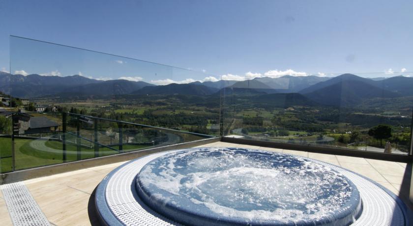 Imagen general del Hotel Cerdanya Resort Bungalows. Foto 6