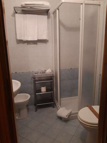 Imagen de la habitación del Hotel Ceretto. Foto 2