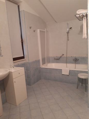 Imagen de la habitación del Hotel Ceretto. Foto 4