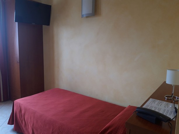 Imagen de la habitación del Hotel Ceretto. Foto 6