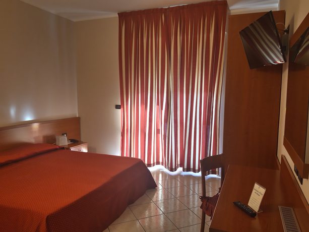 Imagen de la habitación del Hotel Ceretto. Foto 7