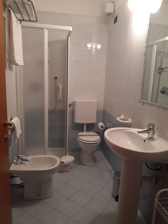 Imagen de la habitación del Hotel Ceretto. Foto 9