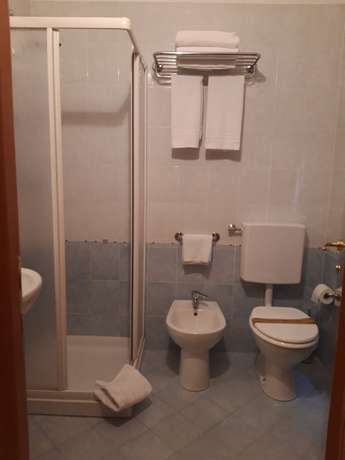 Imagen de la habitación del Hotel Ceretto. Foto 13