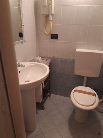 Imagen de la habitación del Hotel Ceretto. Foto 16