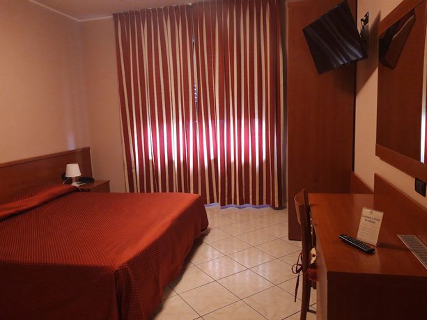 Imagen de la habitación del Hotel Ceretto. Foto 17