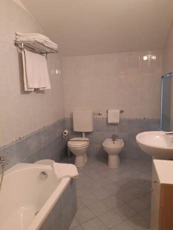 Imagen de la habitación del Hotel Ceretto. Foto 19