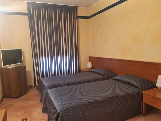 Imagen de la habitación del Hotel Ceretto. Foto 20