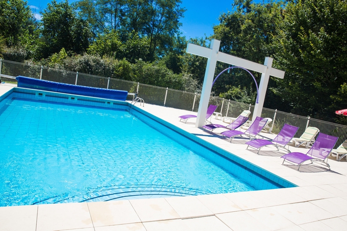 Imagen de la piscina del Hotel Cerise Dax - Les Jardins Du Lac. Foto 15