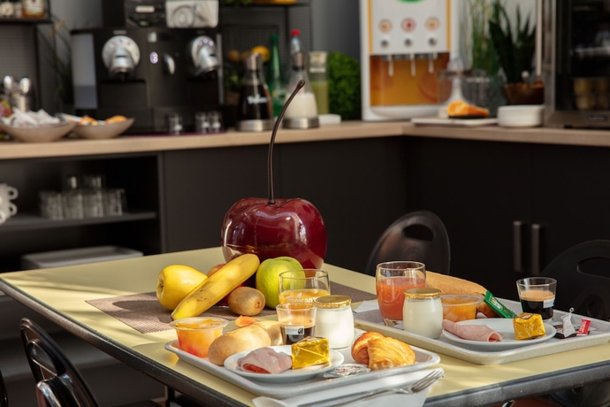 Imagen del bar/restaurante del Hotel Cerise Lens. Foto 2