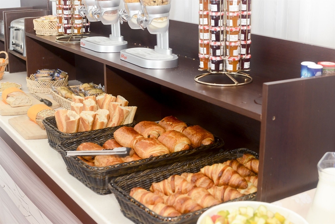 Imagen del bar/restaurante del Hotel Cerise Royan - Le Grand De La Plage. Foto 11