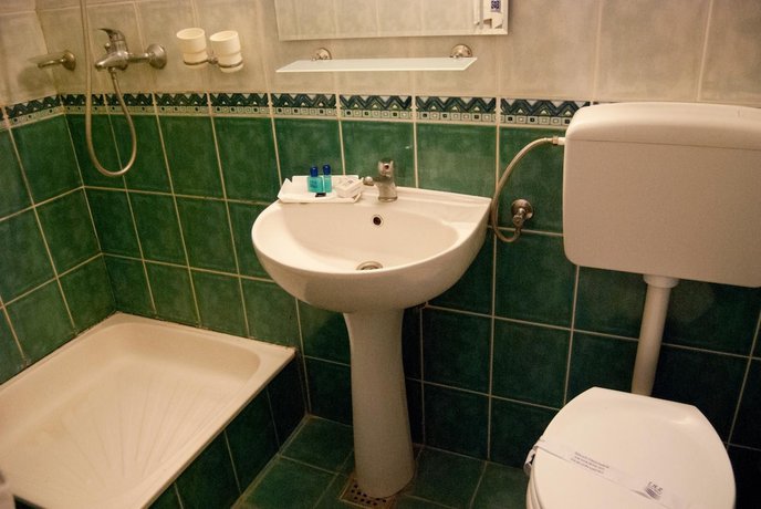 Imagen de la habitación del Hotel Cerna. Foto 13