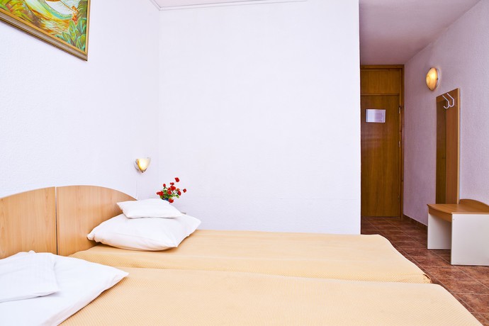 Imagen de la habitación del Hotel Cerna. Foto 14