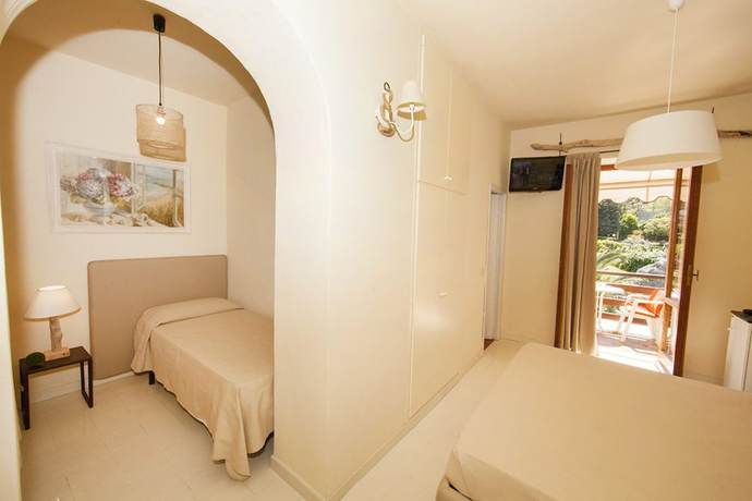 Imagen de la habitación del Hotel Cernia Isola Botanica. Foto 8