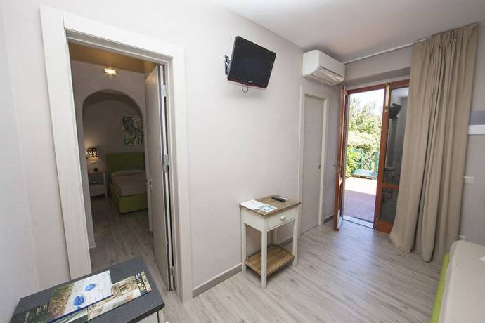 Imagen de la habitación del Hotel Cernia Isola Botanica. Foto 18