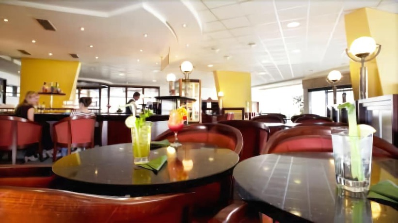 Imagen del bar/restaurante del Hotel Cernigov. Foto 5