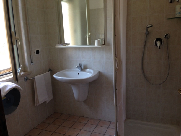Imagen de la habitación del Hotel Cerrano. Foto 7