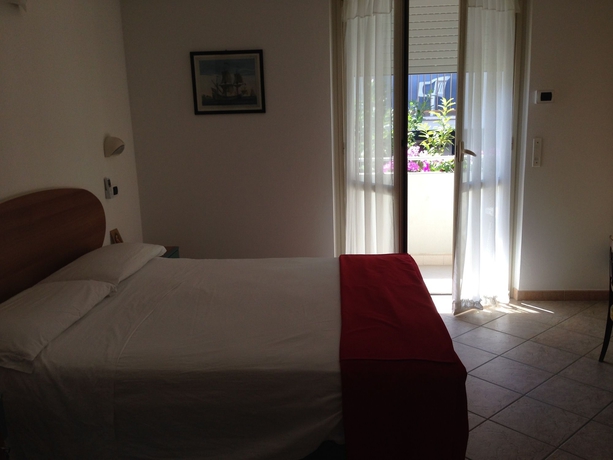 Imagen de la habitación del Hotel Cerrano. Foto 10