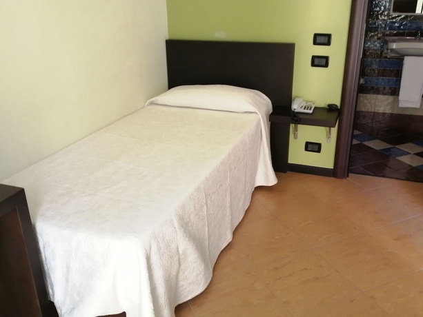 Imagen de la habitación del Hotel Cerri. Foto 10