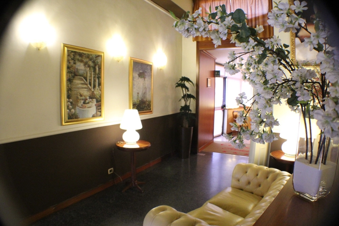 Imagen de los interiores del Hotel Certosa, Mil&aacute;n. Foto 14