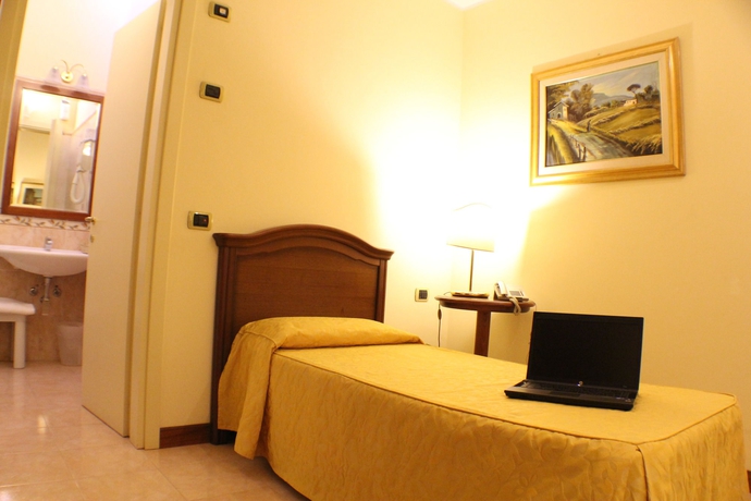 Imagen de la habitación del Hotel Certosa, Mil&aacute;n. Foto 9