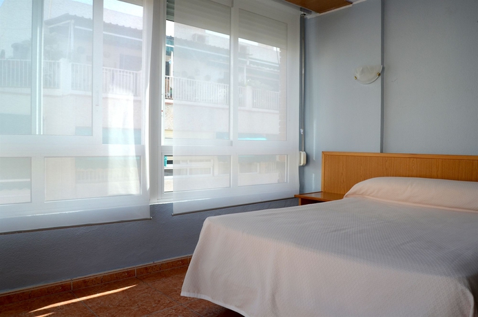 Imagen de la habitación del Hotel Cervantes, Alicante. Foto 5