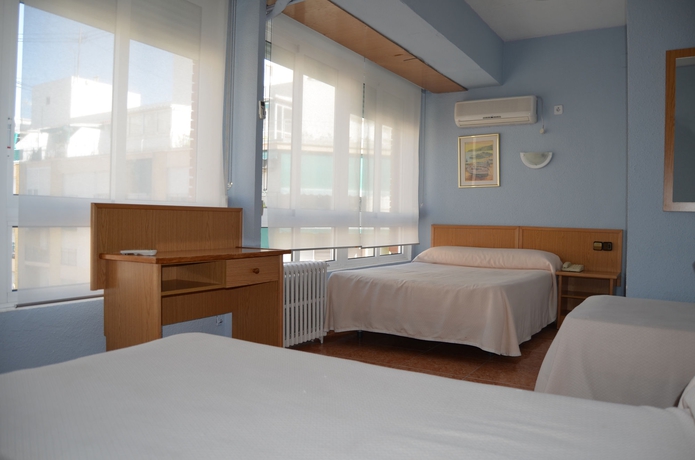 Imagen de la habitación del Hotel Cervantes, Alicante. Foto 6