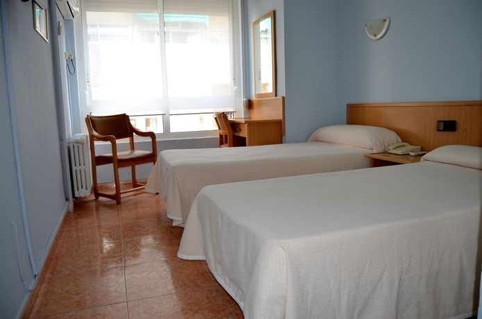 Imagen de la habitación del Hotel Cervantes, Alicante. Foto 9