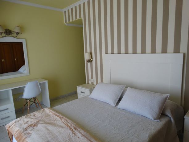 Imagen de la habitación del Hotel Cervantes, Sanxenxo. Foto 5