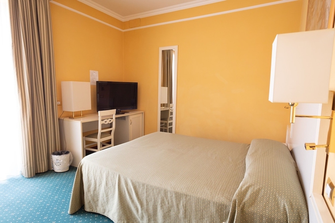 Imagen de la habitación del Hotel Cervara Park. Foto 10