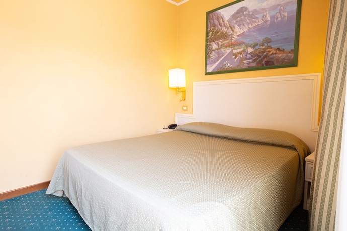 Imagen de la habitación del Hotel Cervara Park. Foto 11