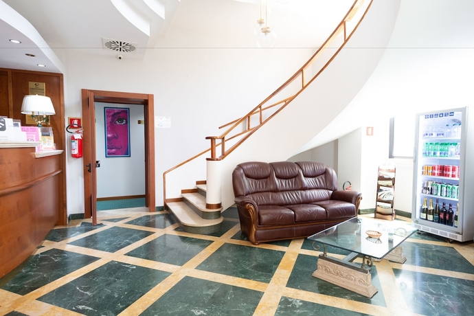 Imagen de los interiores del Hotel Cervara Park. Foto 19