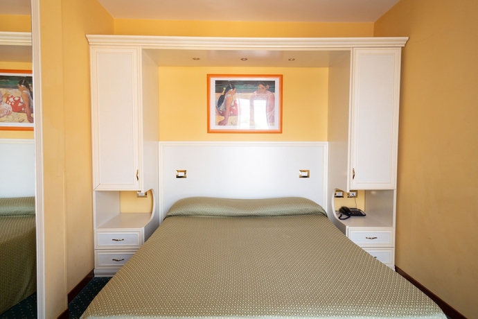 Imagen de la habitación del Hotel Cervara Park. Foto 14