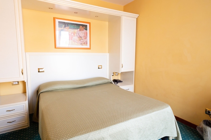 Imagen de la habitación del Hotel Cervara Park. Foto 15