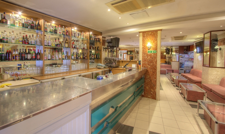 Imagen de los interiores del Hotel Cerviola. Foto 8