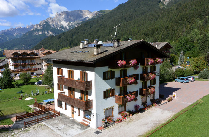 Imagen de los exteriores del Hotel Cesa Edelweiss. Foto 10