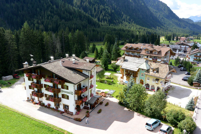 Imagen de los exteriores del Hotel Cesa Edelweiss. Foto 14