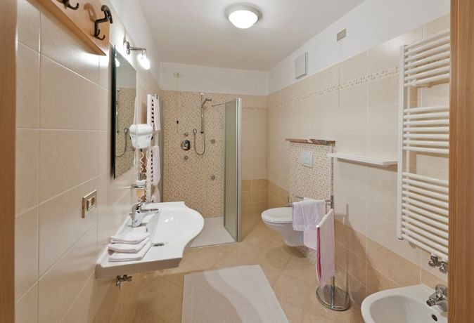 Imagen de la habitación del Hotel Cesa Edelweiss. Foto 6