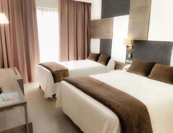 Imagen de la habitación del Hotel Cesar Augustus. Foto 16