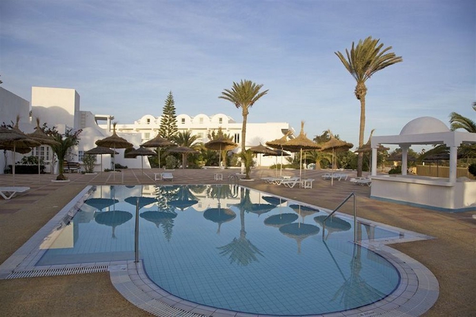 Imagen de la piscina del Hotel Cesar Thalasso. Foto 8