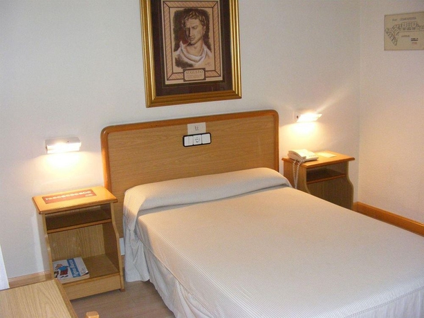 Imagen de la habitación del Hotel Cesaraugusta. Foto 4