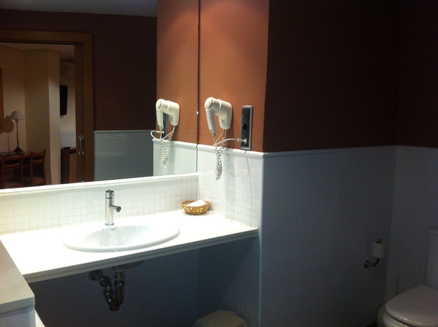 Imagen de la habitación del Hotel Cesaraugusta. Foto 7