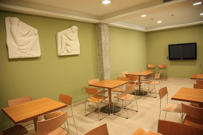 Imagen del bar/restaurante del Hotel Cesaraugusta. Foto 2