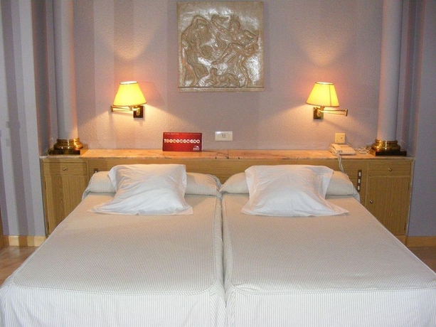 Imagen de la habitación del Hotel Cesaraugusta. Foto 10