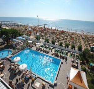 Imagen de la piscina del Hotel Cesare Augustus. Foto 4