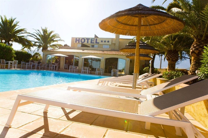 Imagen de la piscina del Hotel Cesario. Foto 10