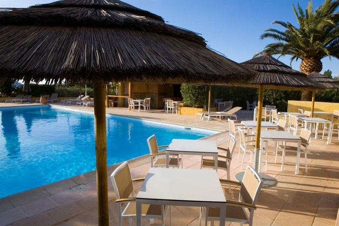 Imagen de la piscina del Hotel Cesario. Foto 11