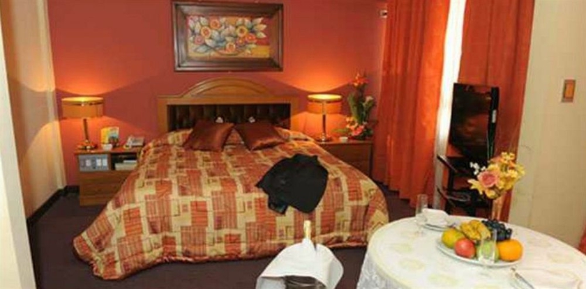 Imagen de la habitación del Hotel Cesars Plaza. Foto 2