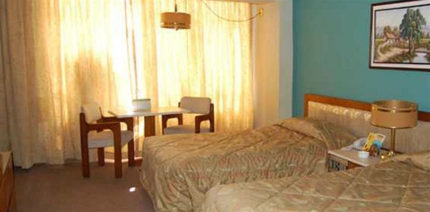 Imagen de la habitación del Hotel Cesars Plaza. Foto 3